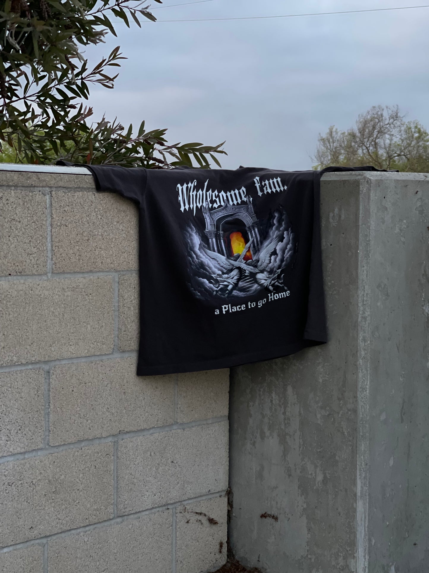 BLACK APTGH VINTAGE T