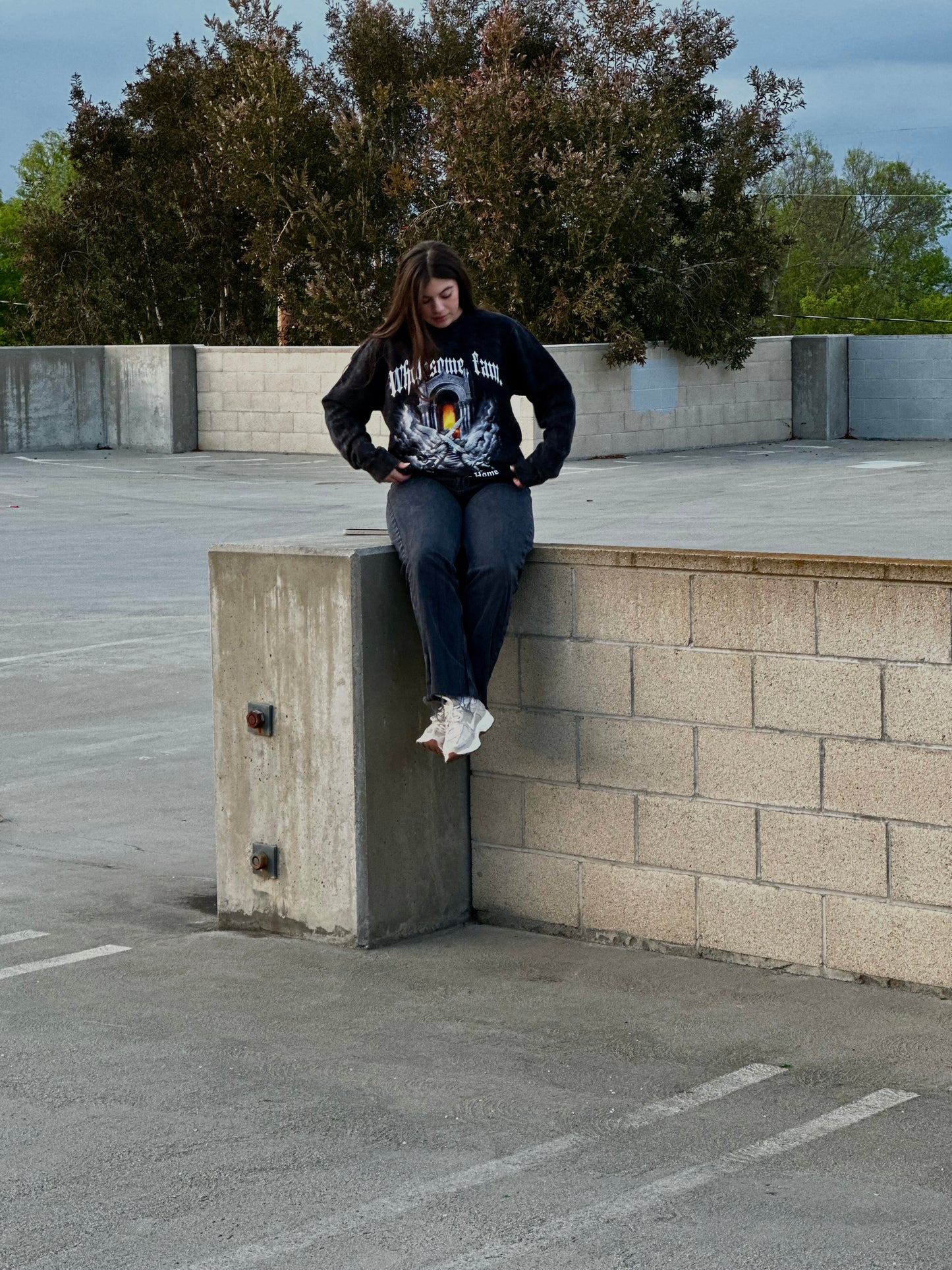 BLACK ACID CREWNECK