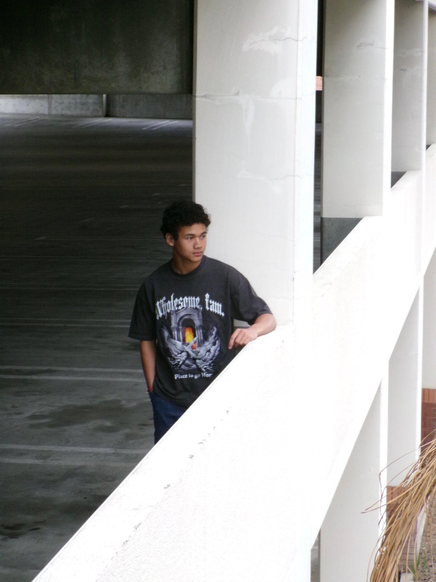 BLACK APTGH VINTAGE T